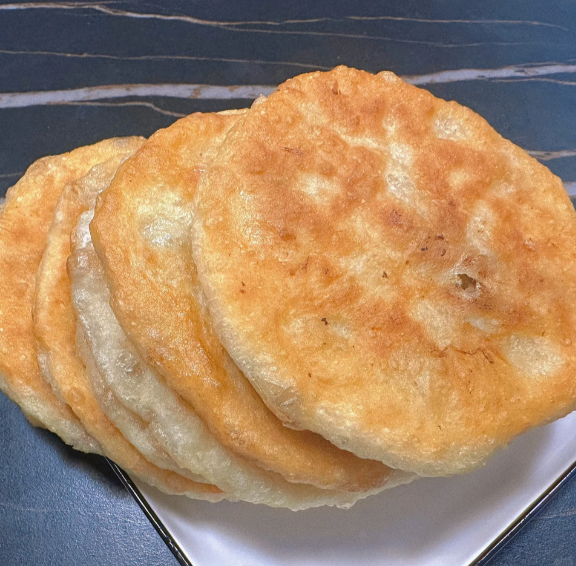 鲜肉饼这么做,外皮酥脆,肉鲜嫩多汁,加上葱香味太好吃了