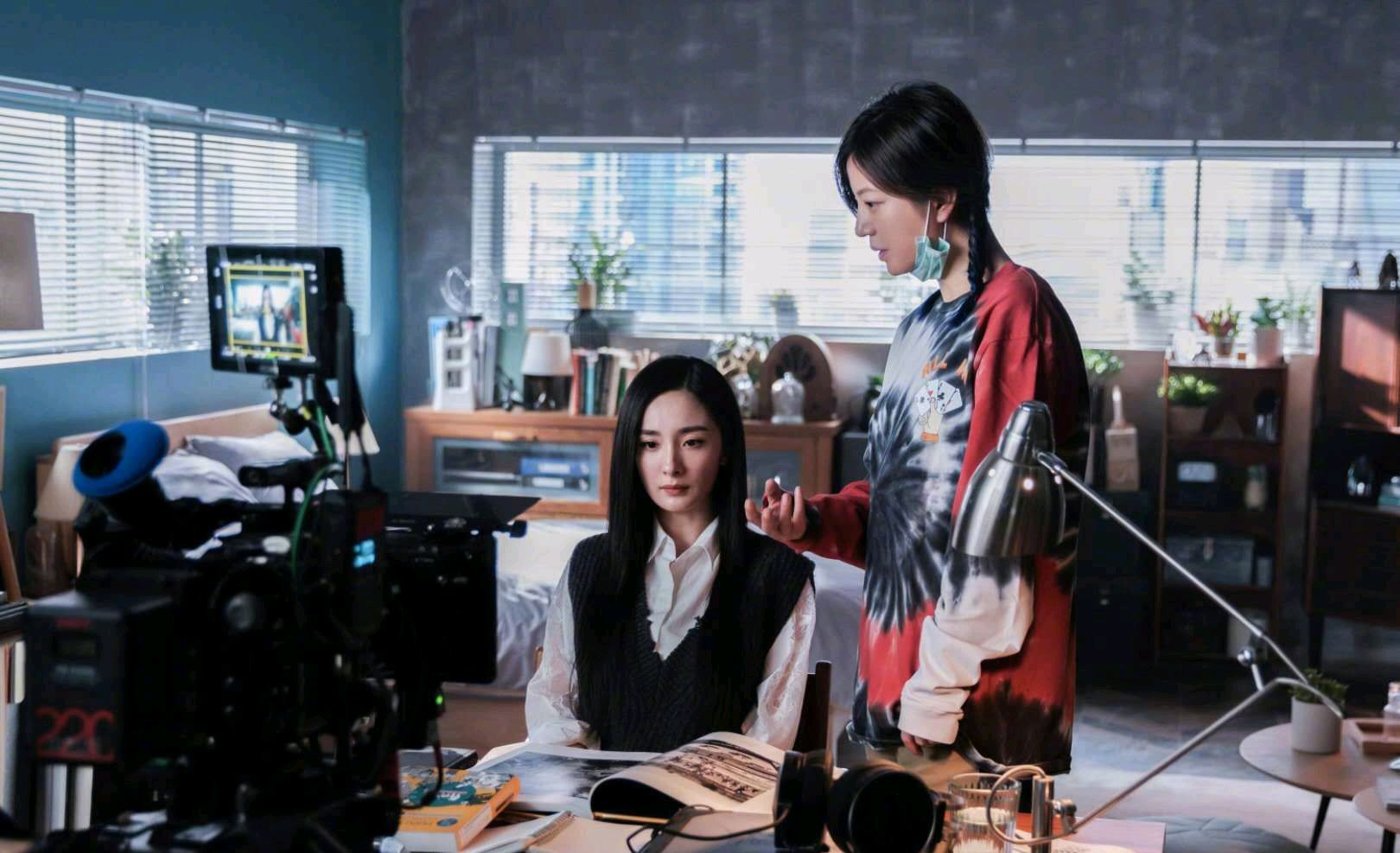 独白剧听见她说收官之作完美女孩赵薇导演沈奇岚编剧杨幂主演