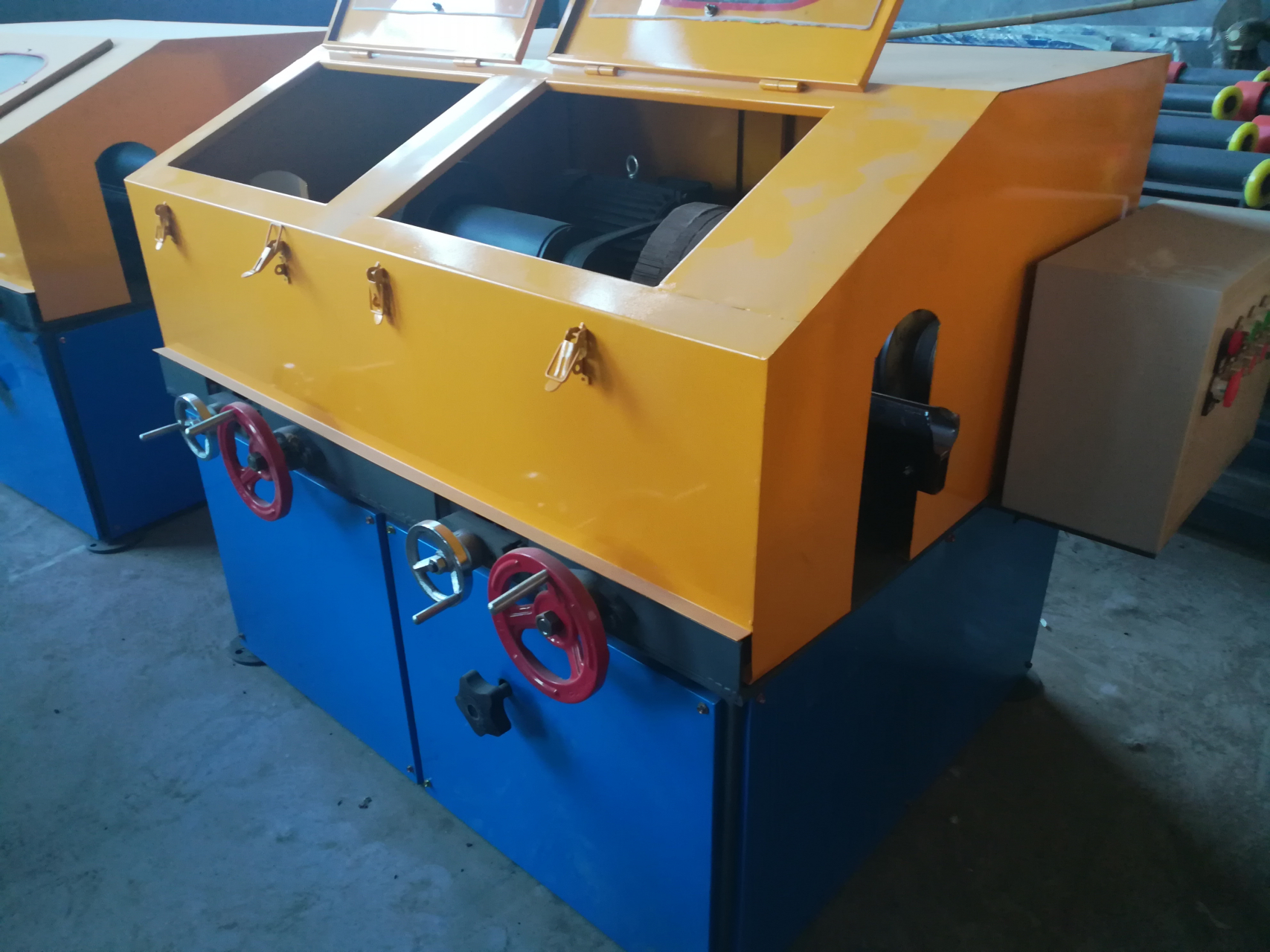 铁管抛光机铁圆管镜面抛光机铁棒圆棒除锈抛光机械#铁管抛光机# #圆管