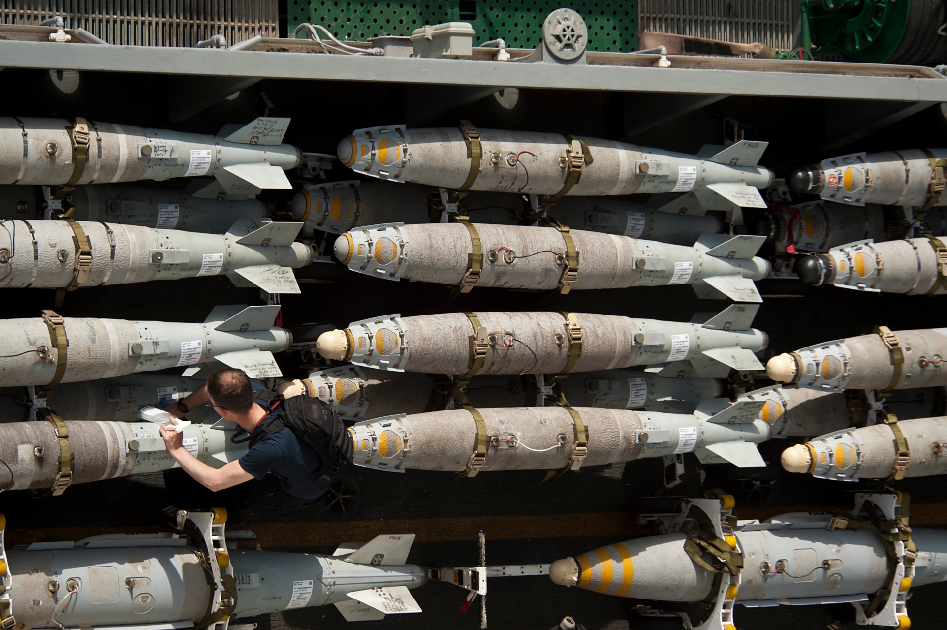 美国的激光制导炸弹堆成山～ 图源水印侵删