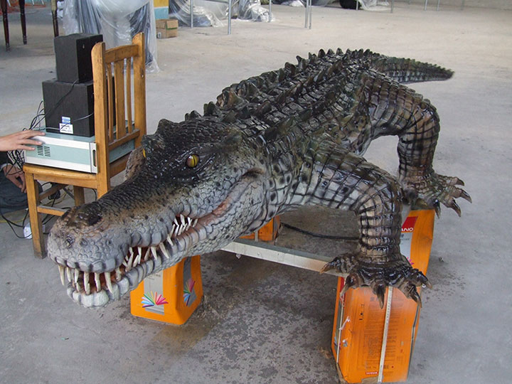 逼真机械鳄鱼机模,打造栩栩如生的奇幻体验