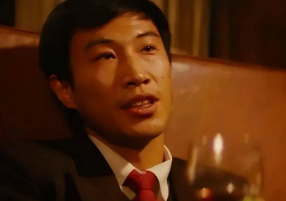 原本就是警察,演戏纯属意外,石兆琪娶普通妻子一家其乐融融