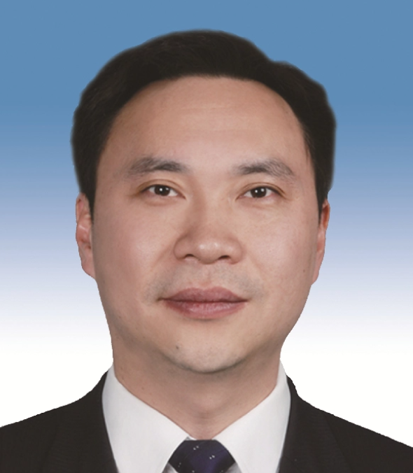 他,现任鞍山市市长,是辽宁省最年轻地级市市长