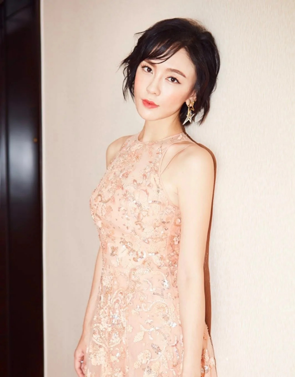 吕佳容,1984年7月5日出生于山东省蓬莱市,中国内地女演员,毕业于上海