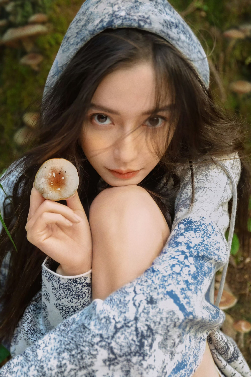 杨颖户外氛围感写真大片太美了