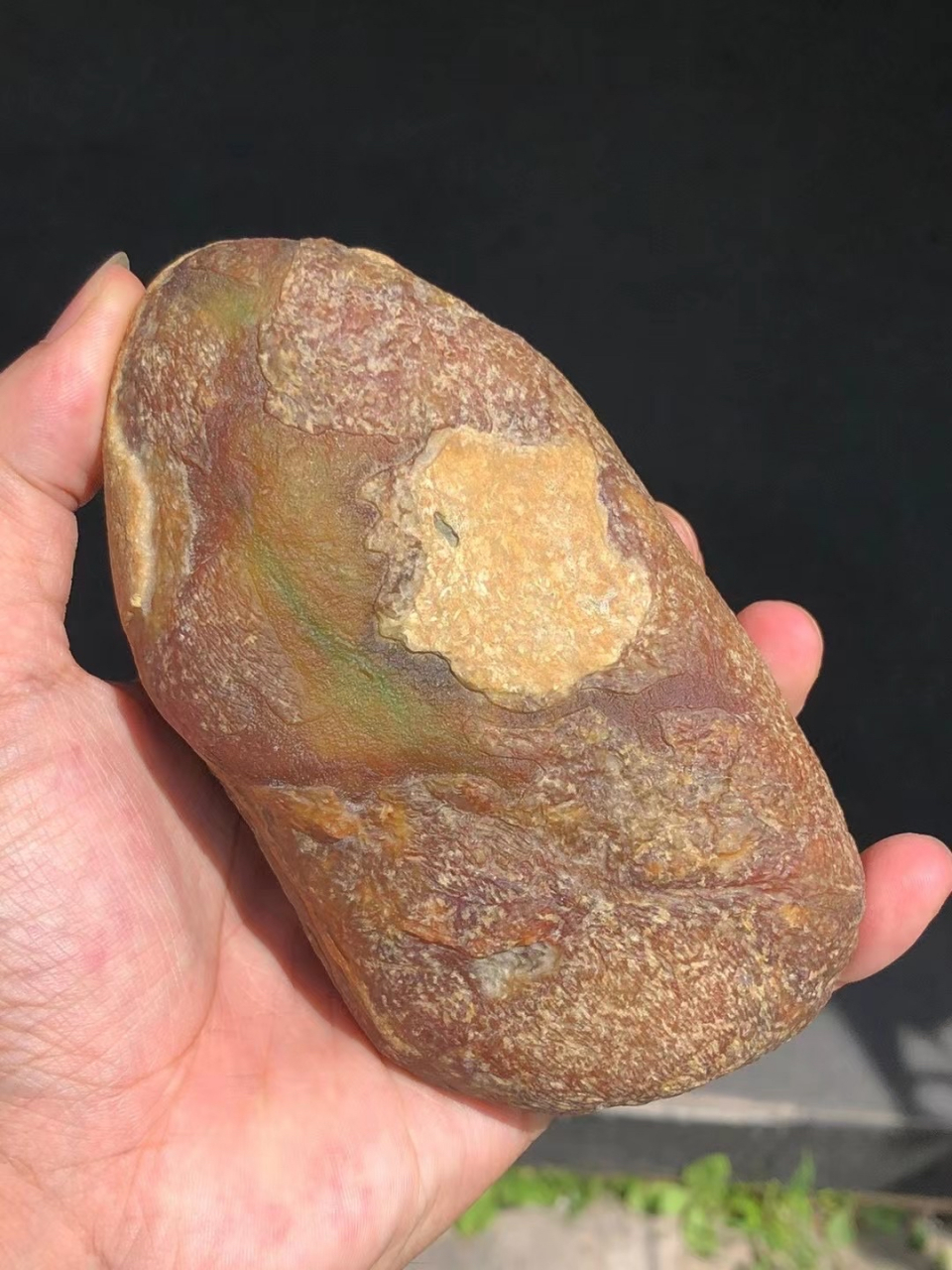 853克大马坎黄加绿,黄红绿三彩!  料形完整的黄加绿!