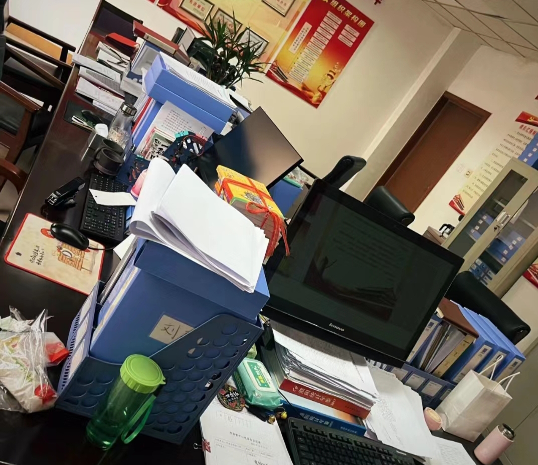 以前总是羡慕体制内的人,工作体面,收入稳定,旱涝保收,现在觉得自己的