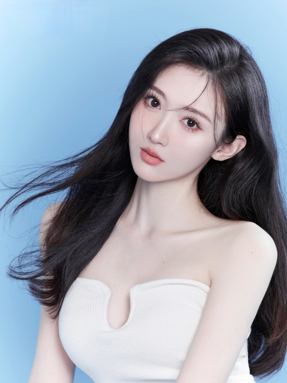 沉静的表情,更能体现一个女人的睿智