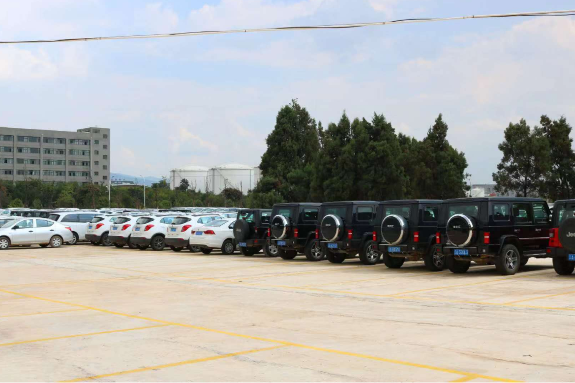 昆明停车场神秘死亡:货车司机长时间离世引社会关注