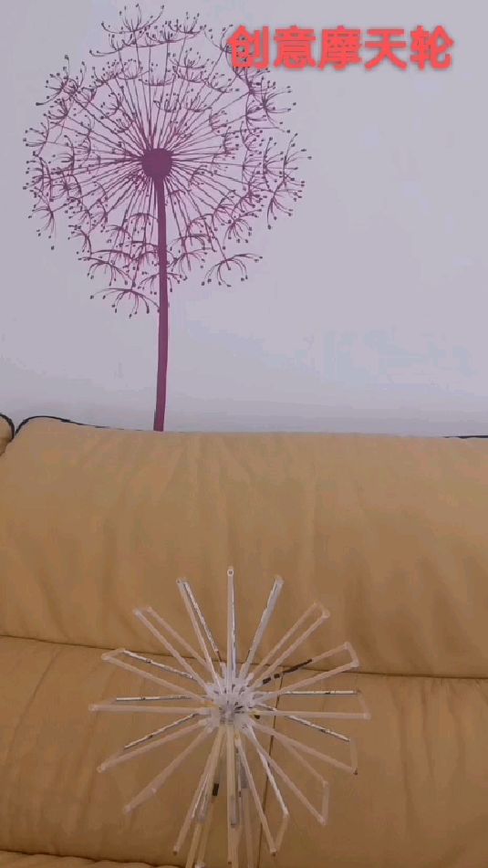 女儿用高三一年用过的61个废弃笔芯,自己制作了一个摩天轮,令我眼前一