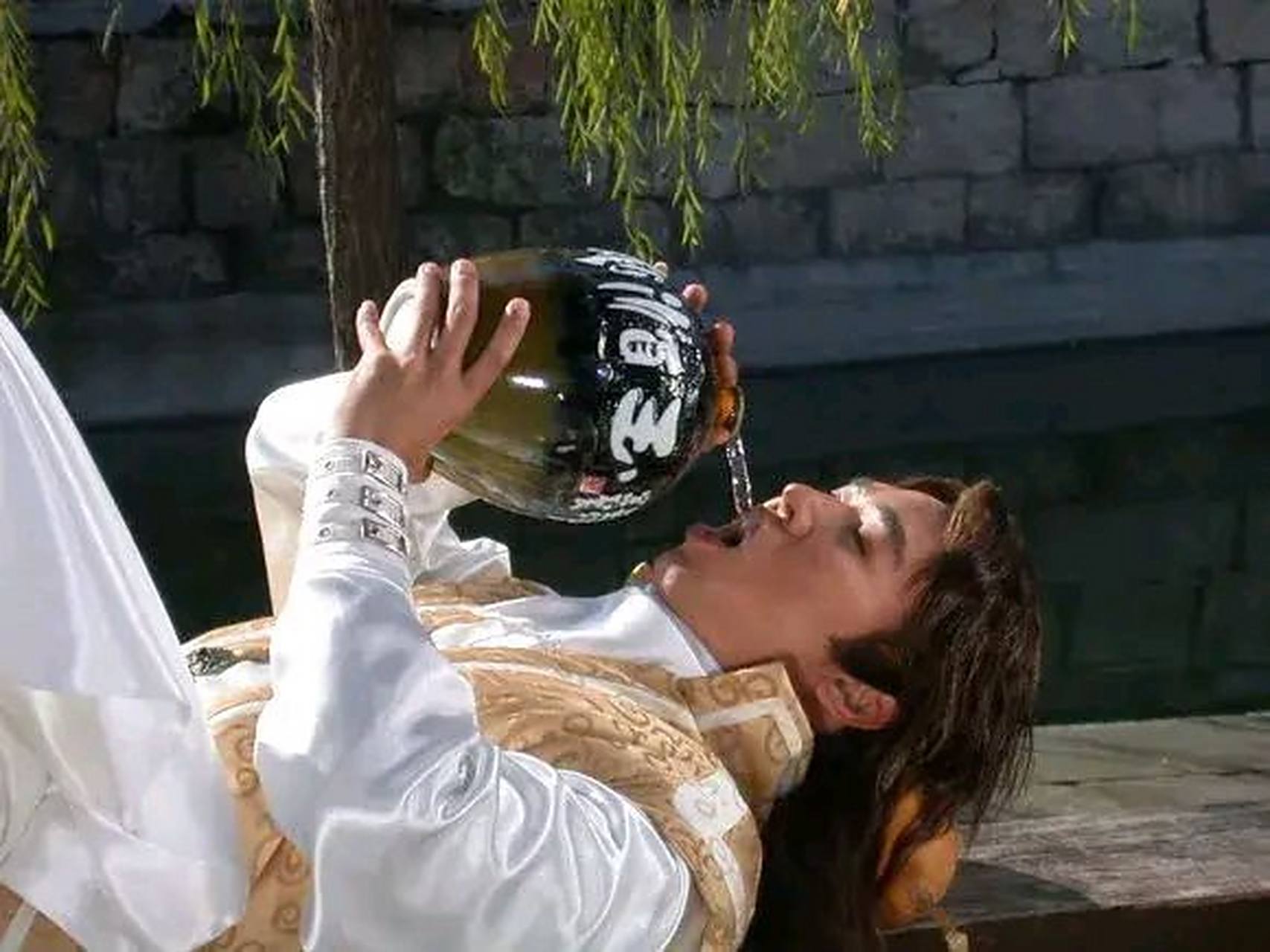 看一些古装剧中喝酒总给我一种酒很好喝的错觉![捂脸]