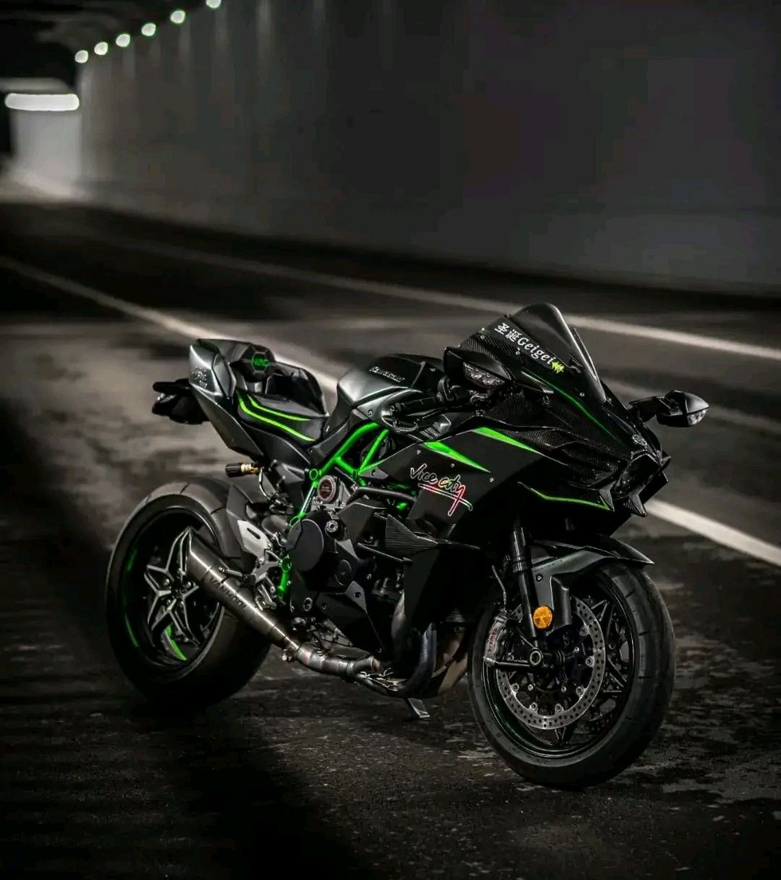 摩托车新手最合适川崎ninja h2 售价约42万 发动机:直列四缸icon四