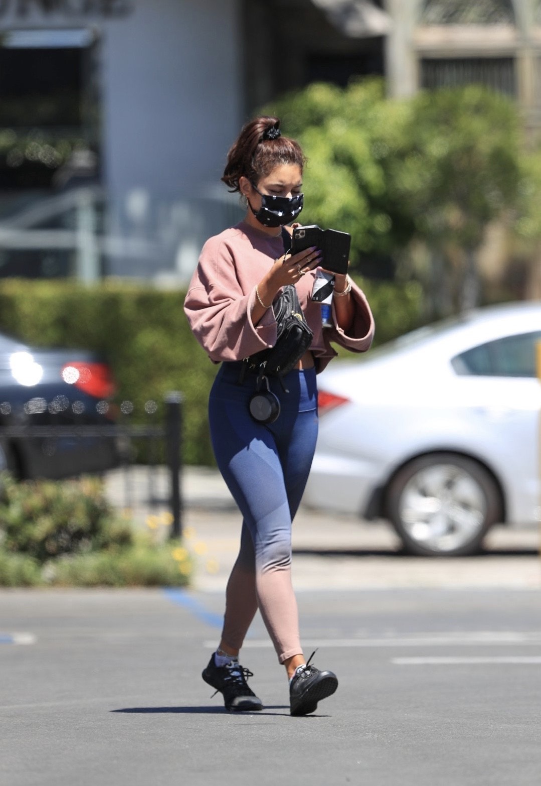 凡妮莎·哈金斯(vanessa hudgens)在西好莱坞最新街拍