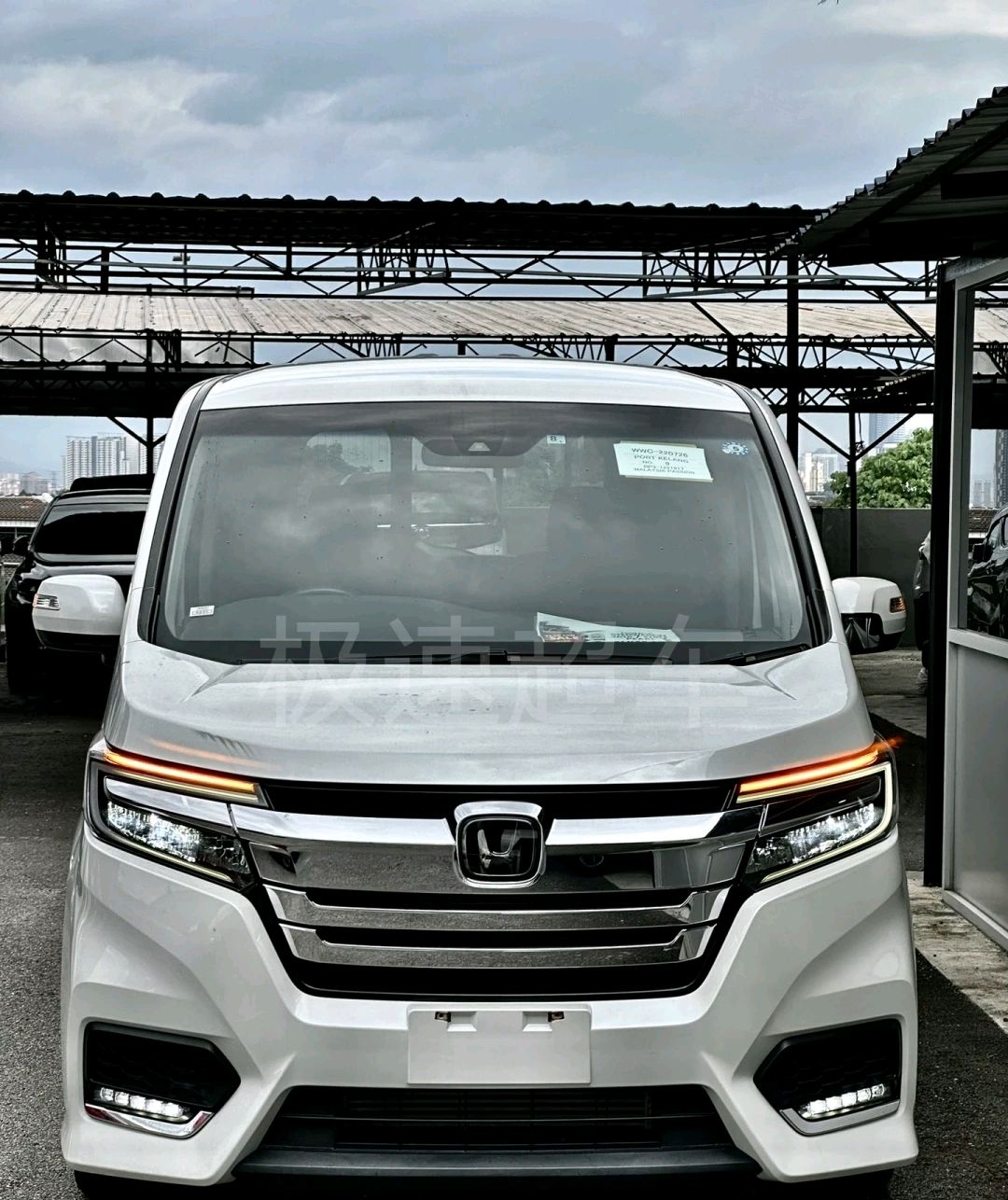 本田stepwgn海外实拍,升级1.5t涡轮动力,7座大空间相当实用