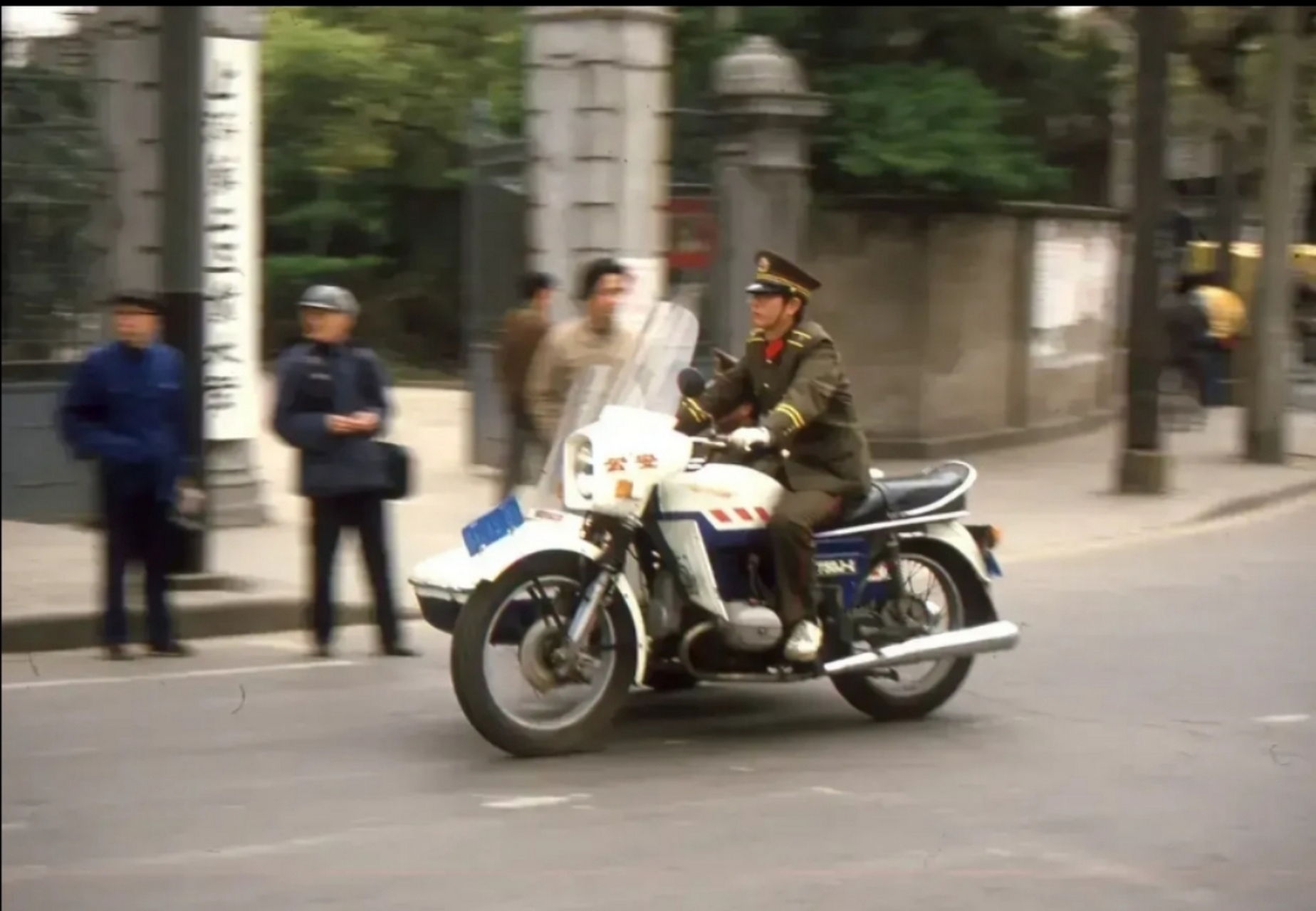 侧三轮摩托车警车图片