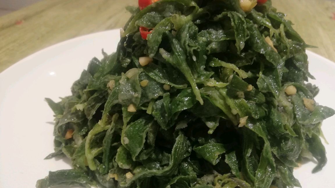 扫帚菜最好吃的做个法,1把菜,1把面简单一蒸,营养又美味