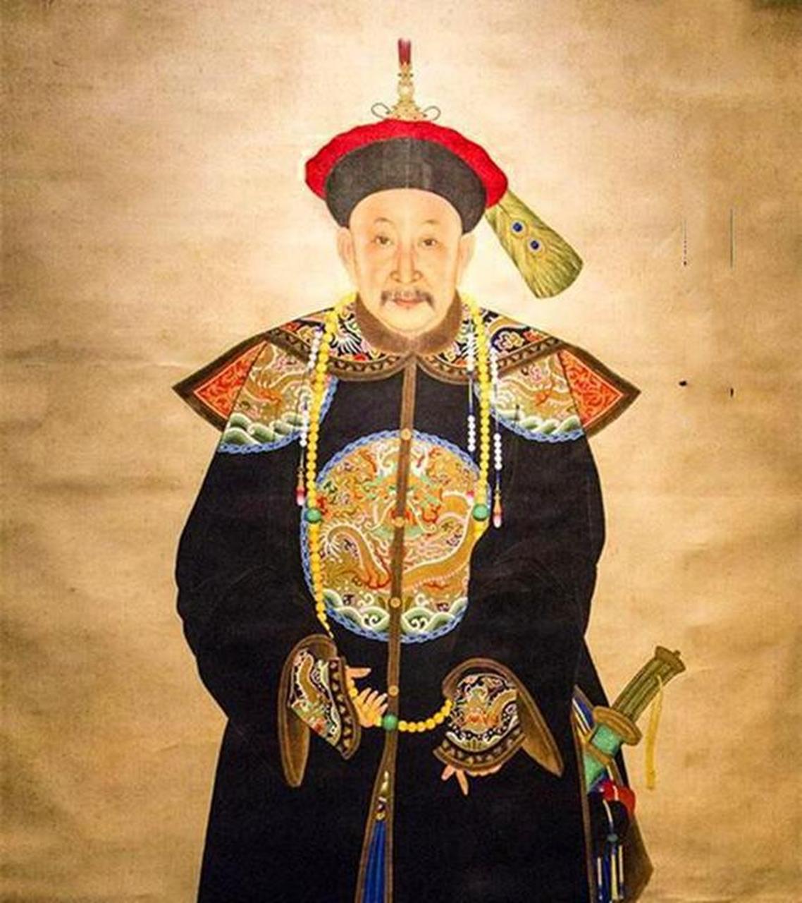 在我看来,和珅是乾隆帝最看重的一位大臣,虽然他贪财,但他从未僭越