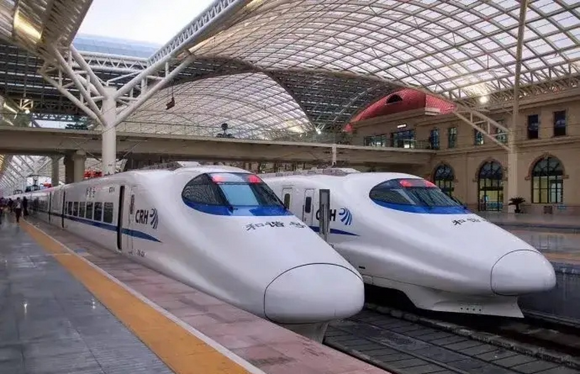 crh2型动车组已经开始逐步退出运营舞台,并在2026年将全面退役,结束了