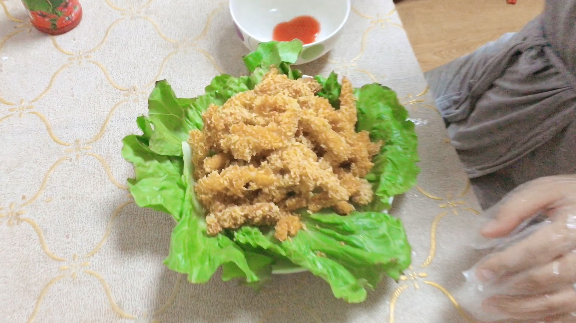 想吃油炸鸡柳别买了,4块5一块肉能炸一大盘,外焦里嫩,超级好吃