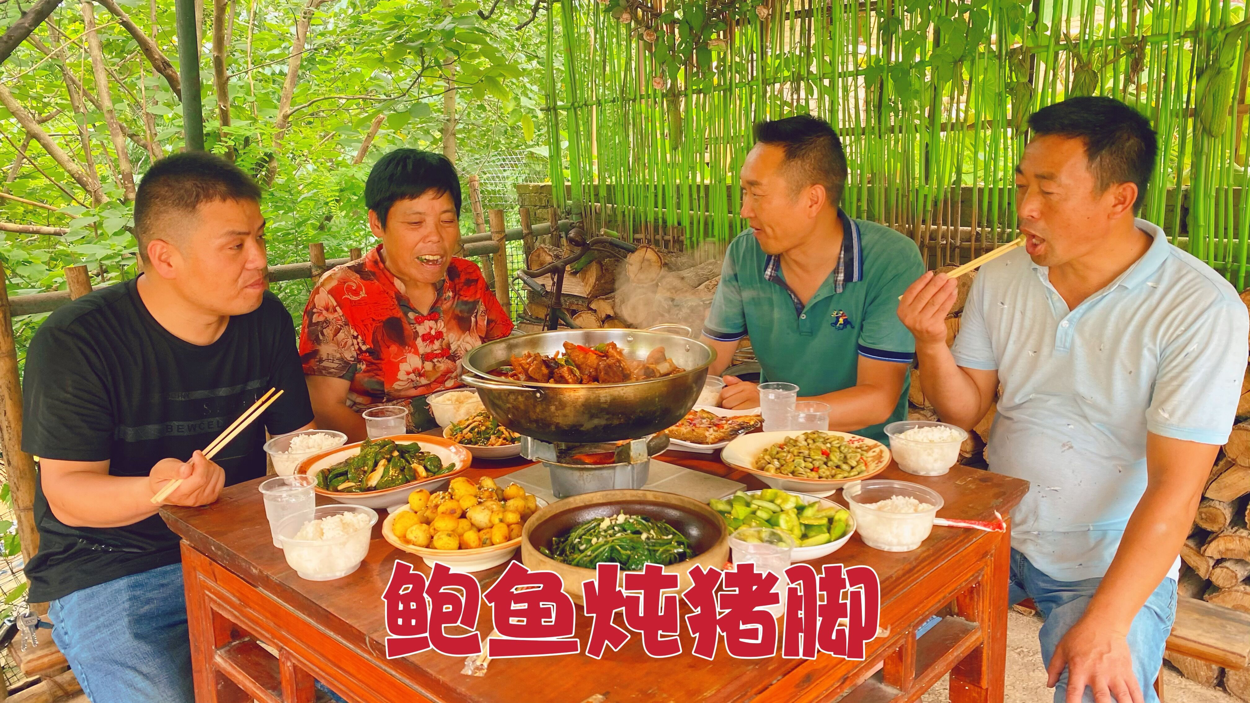 哥俩养殖做得远近闻名,粉丝阿姨老远过来买东西