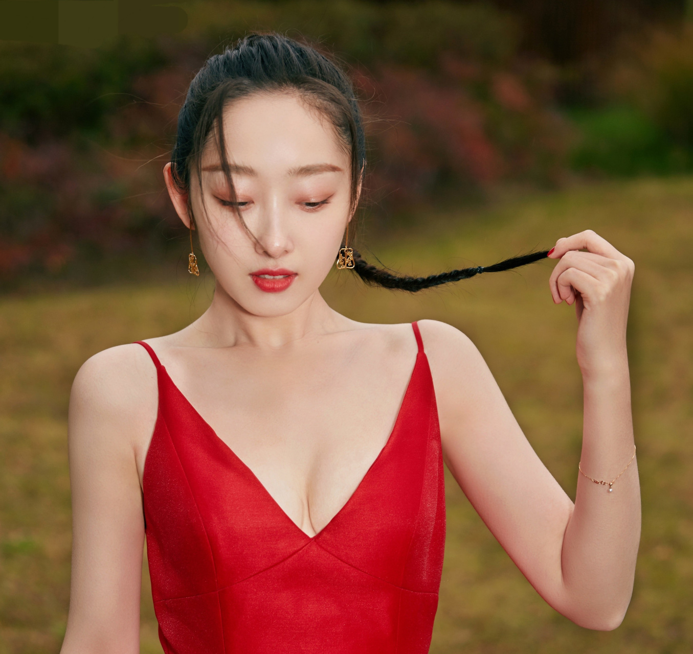 清纯性感蒋梦婕,穿低胸裙性感迷人#娱乐最前沿