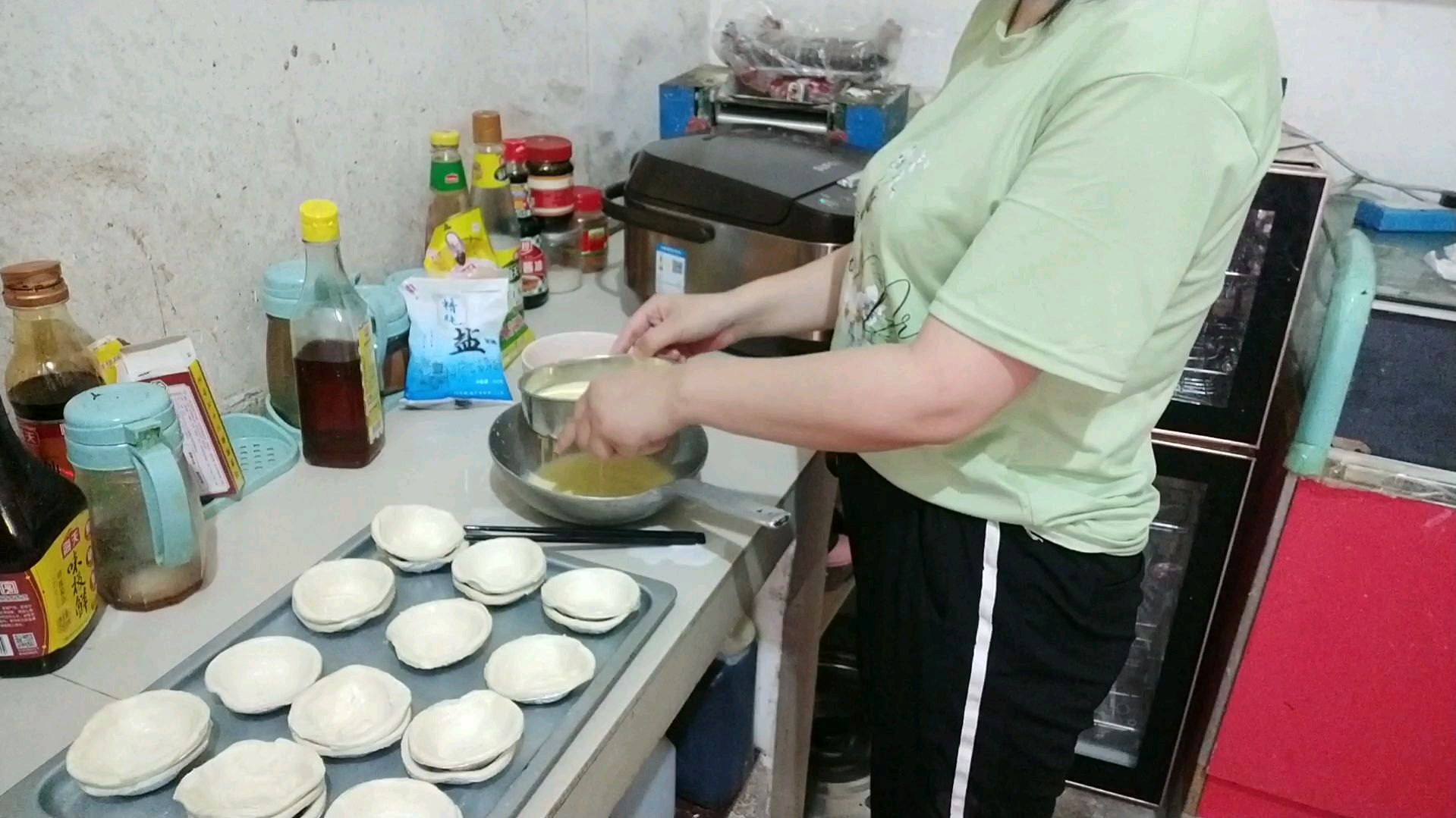 家常蛋挞液这样做,孩子一次吃8个,低配版美味舔屏