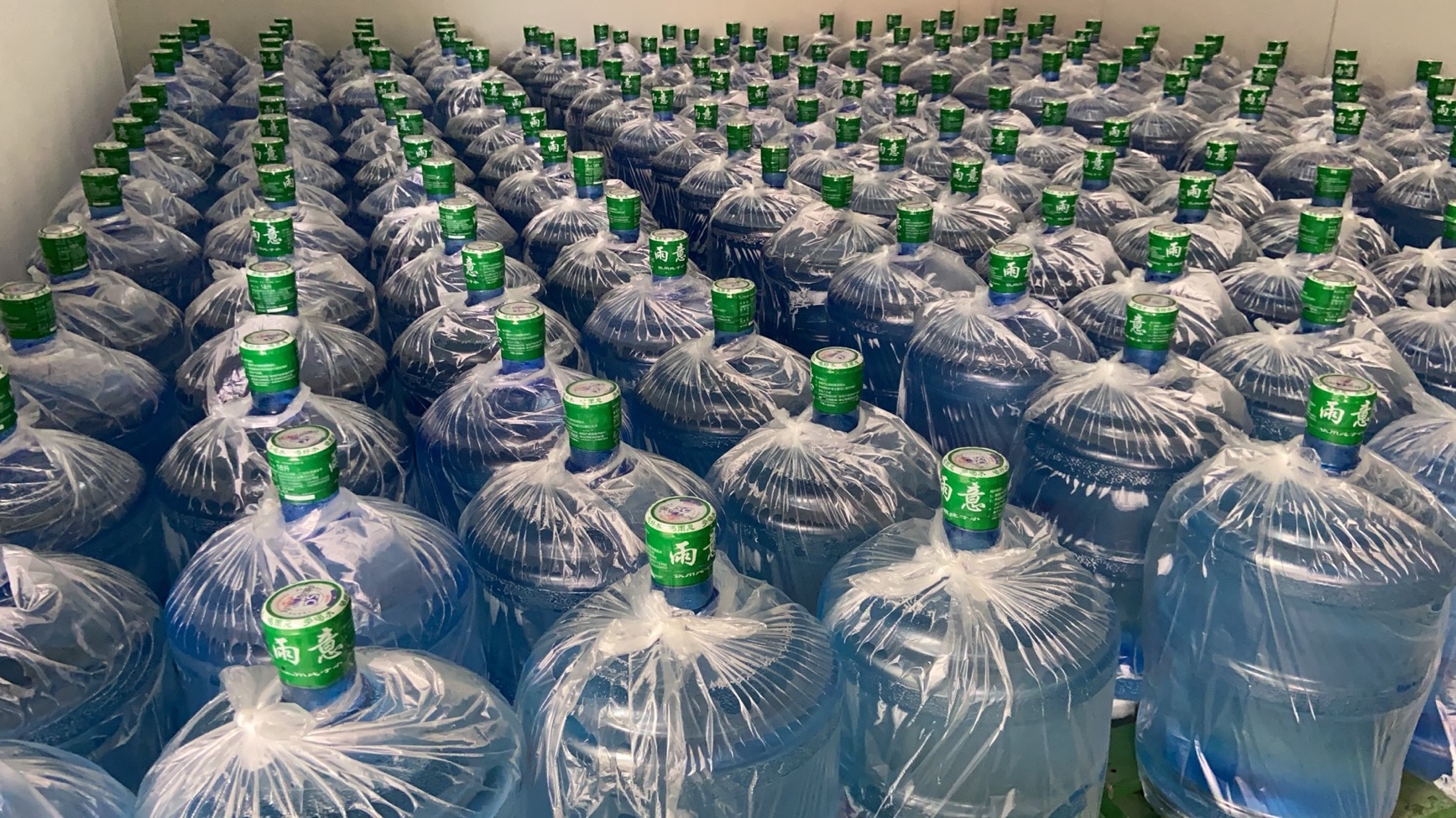 附近桶装水配送18.9升兴雨意饮用包装桶水,农夫山泉15801958881