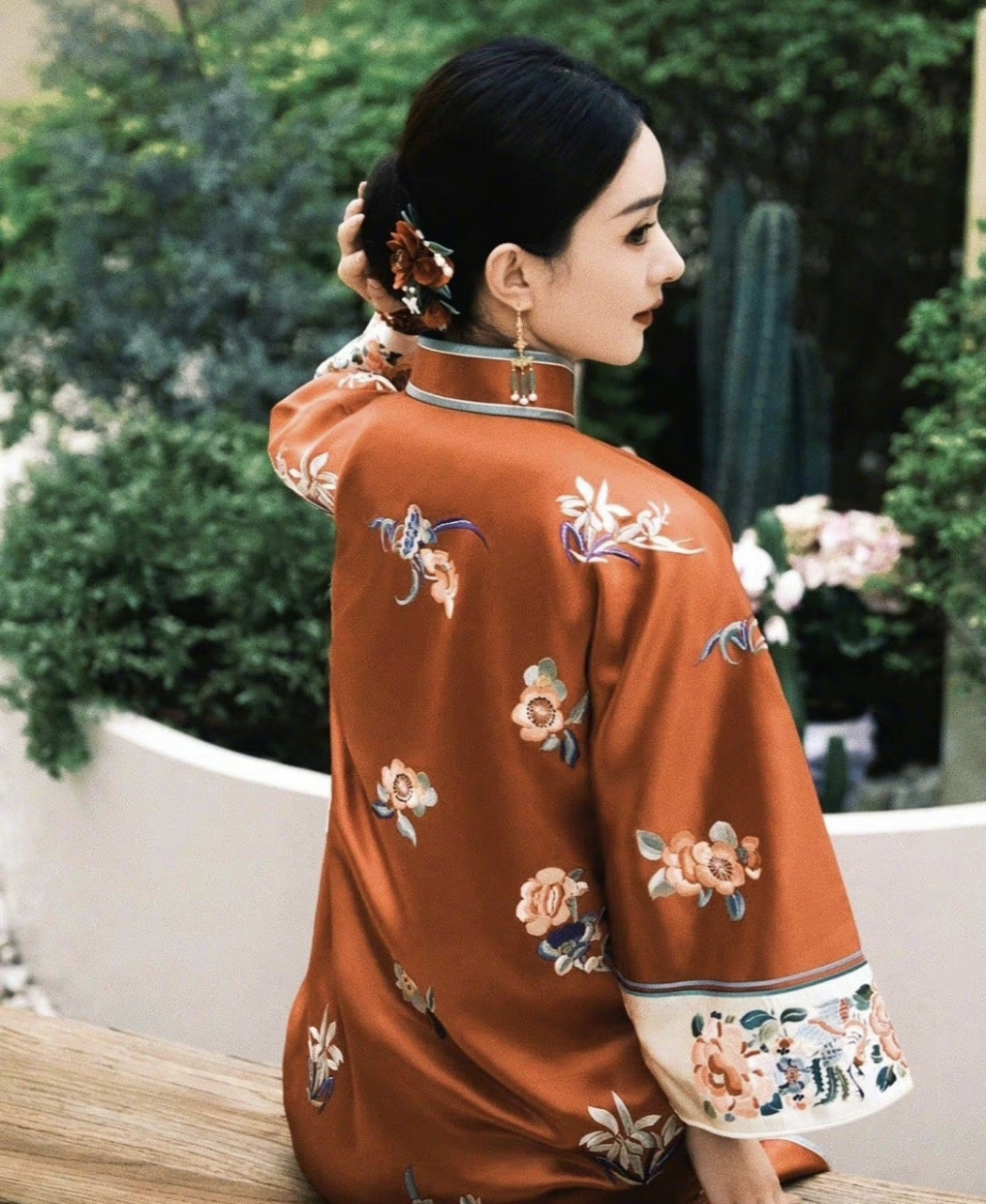 赵丽颖穿旗袍真的太美了.#新中式国风# #国风服饰# #新中式新穿搭