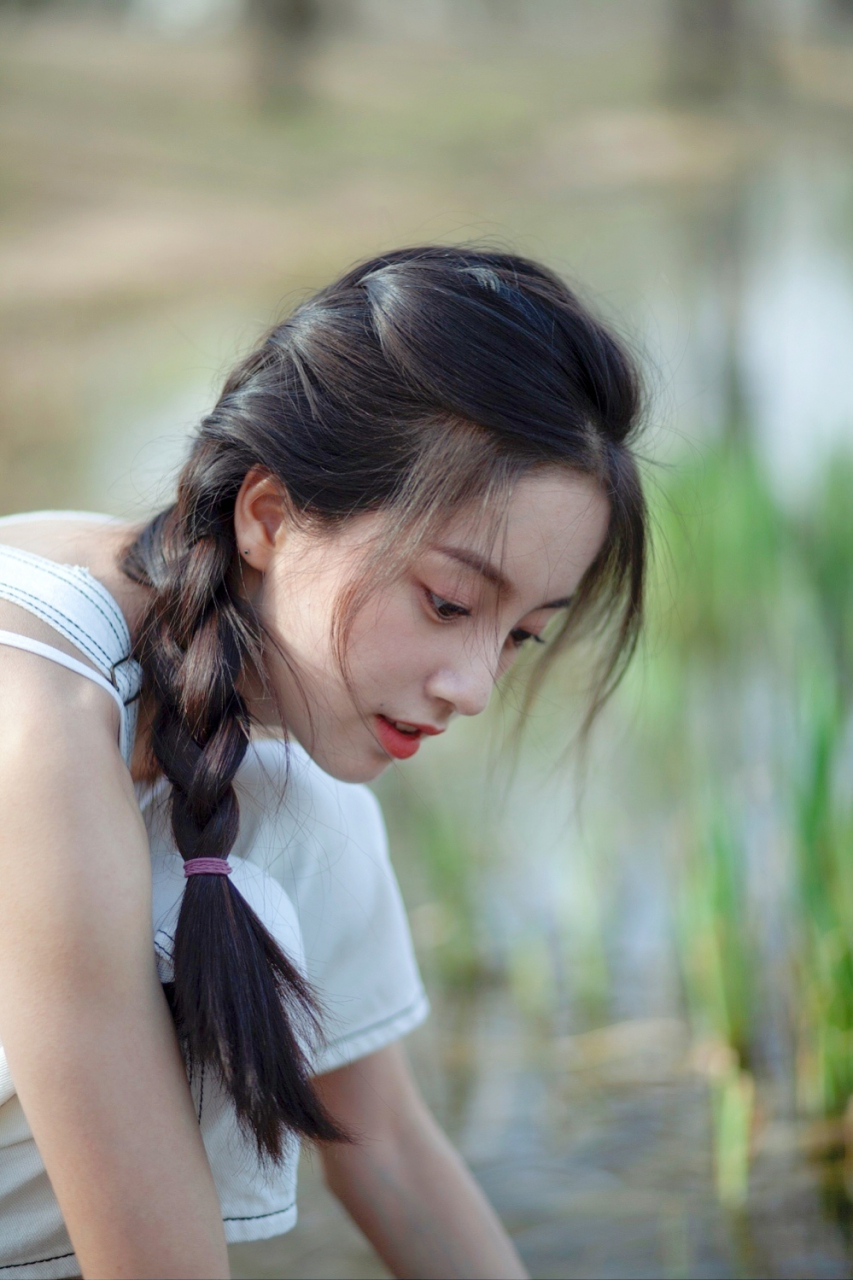 纯美麻花辫小姐姐"王俊笔[鲜花]
