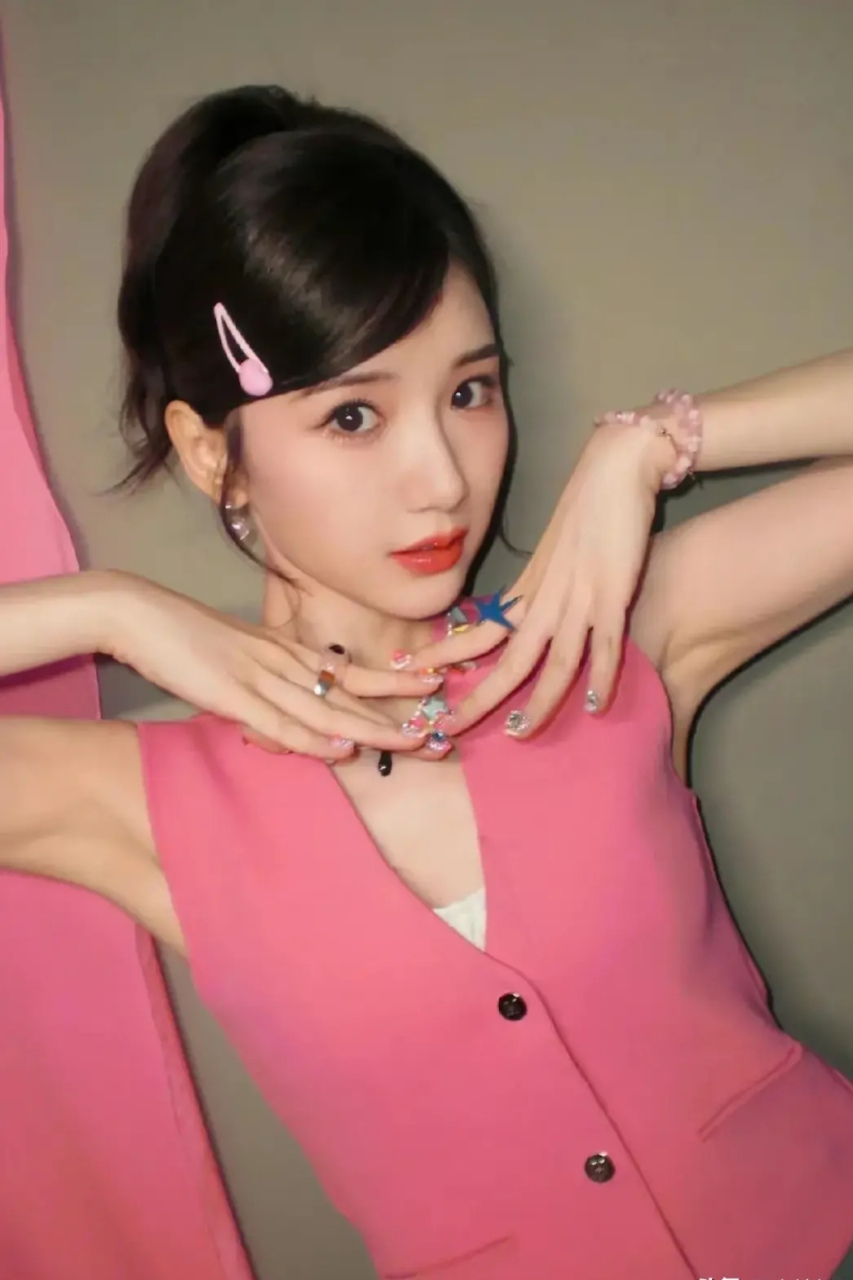 可爱少女小姐姐毛晓彤气质真漂亮