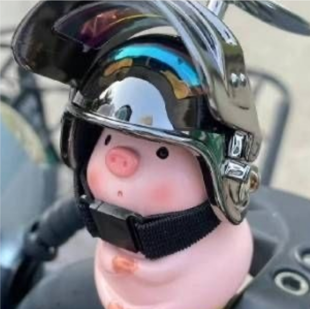 王一博被粉丝猪塑成功,粉粉嫩嫩的