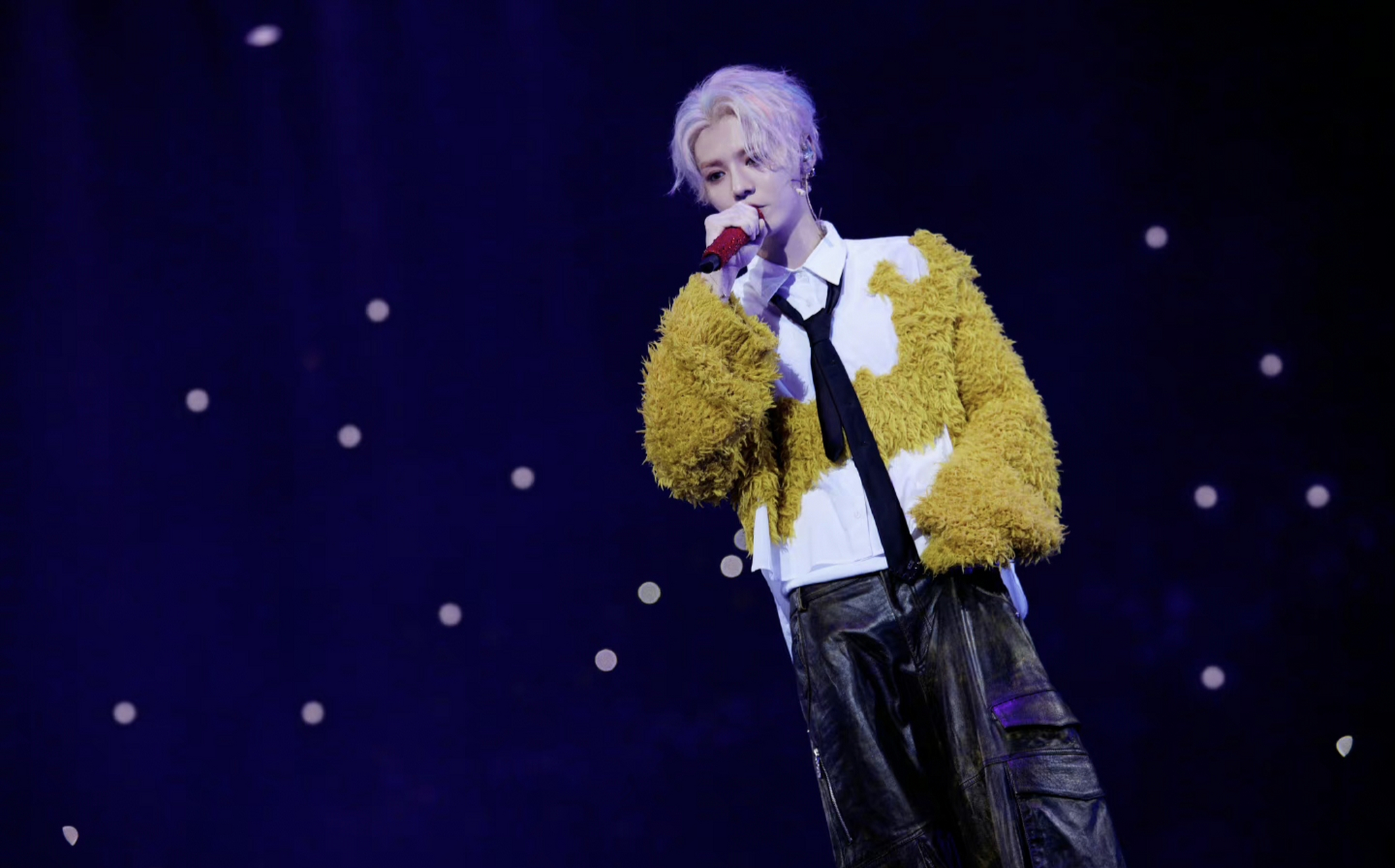 鹿晗演唱会好棒,还是这么帅,每个造型都帅#鹿晗# #鹿晗演唱会