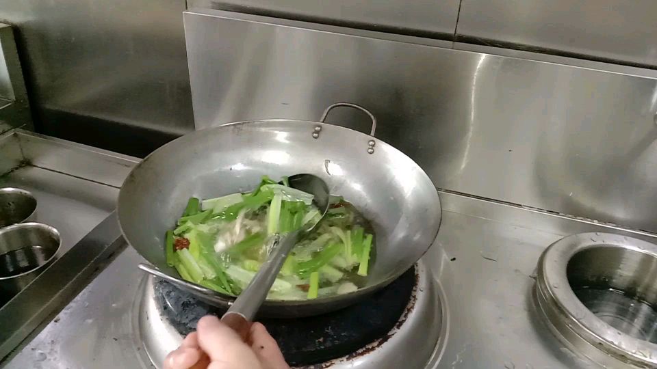 厨师炒菜最后放的“明油”是什么油?武家教你制作过程,收藏了