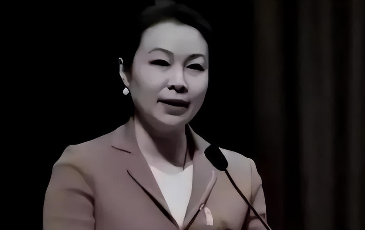 她曾是云南省联社副书记,敛财千万,为升职却甘愿被高官围猎