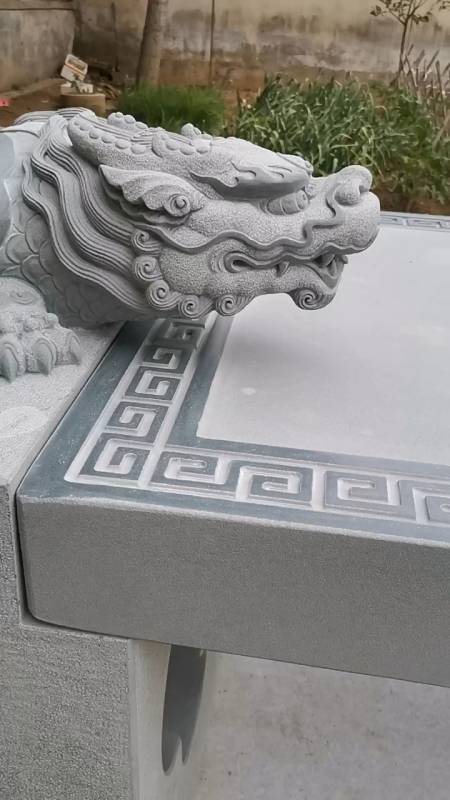 这个石头雕刻的吸水兽,做成了一张茶台纯石头雕刻-度小视