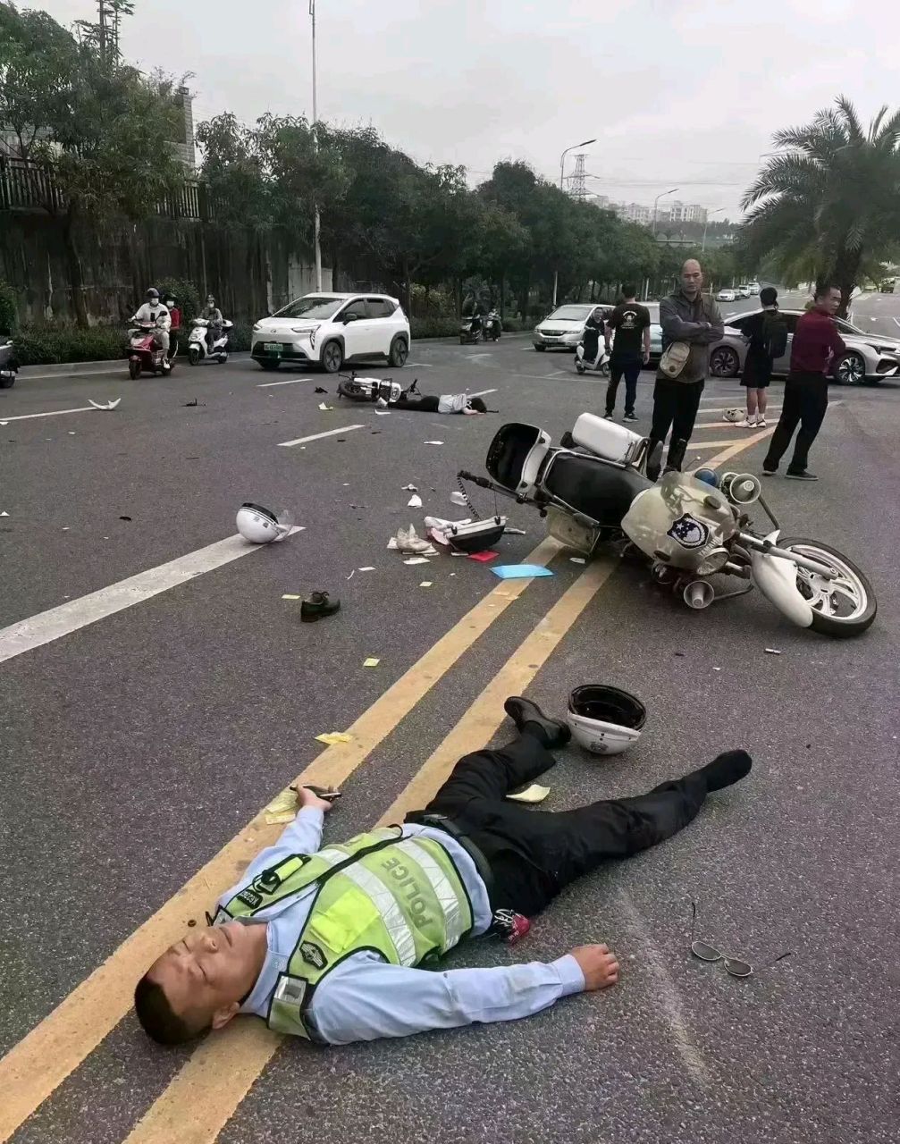 电动三轮车事故现场图图片