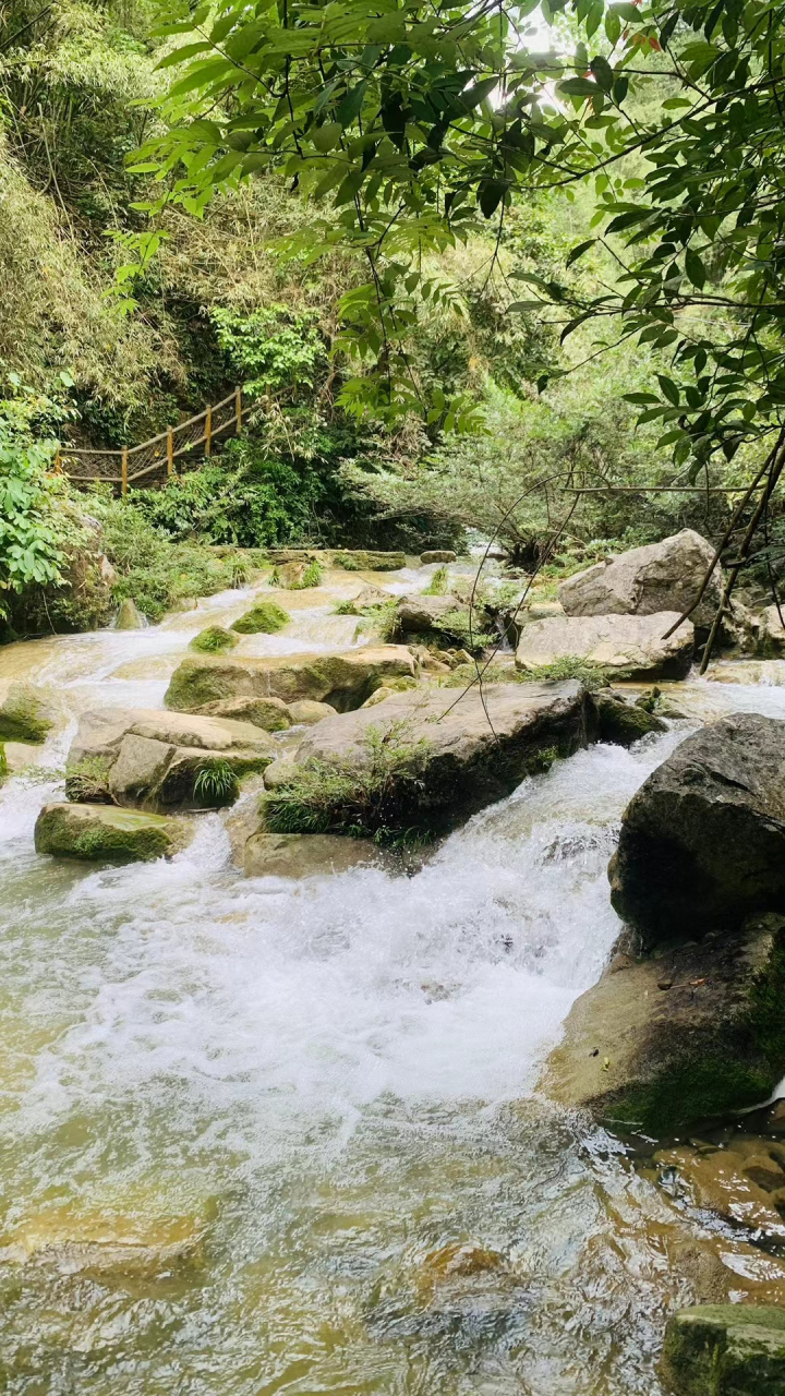 大美河池环江牛角寨