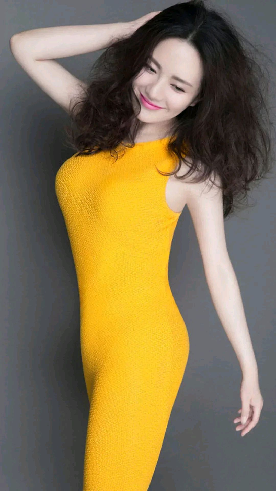 孟茜婀娜多姿,千娇百媚,风华绝代