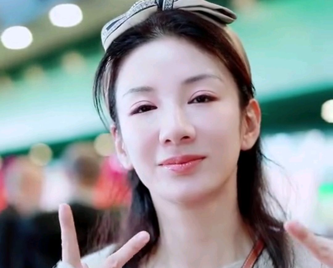 当论辩一级棒的郭敬明,碰见黄奕,牙尖嘴利却被一句不听碾压
