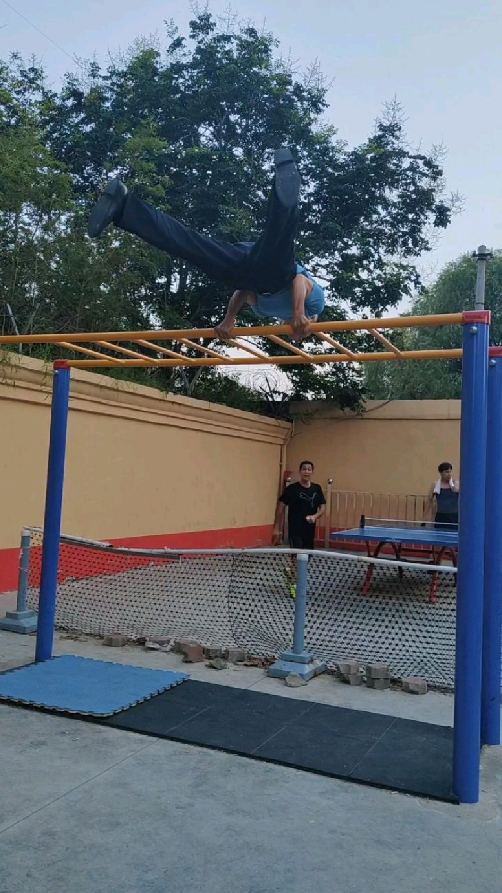 户外健身云梯走一波