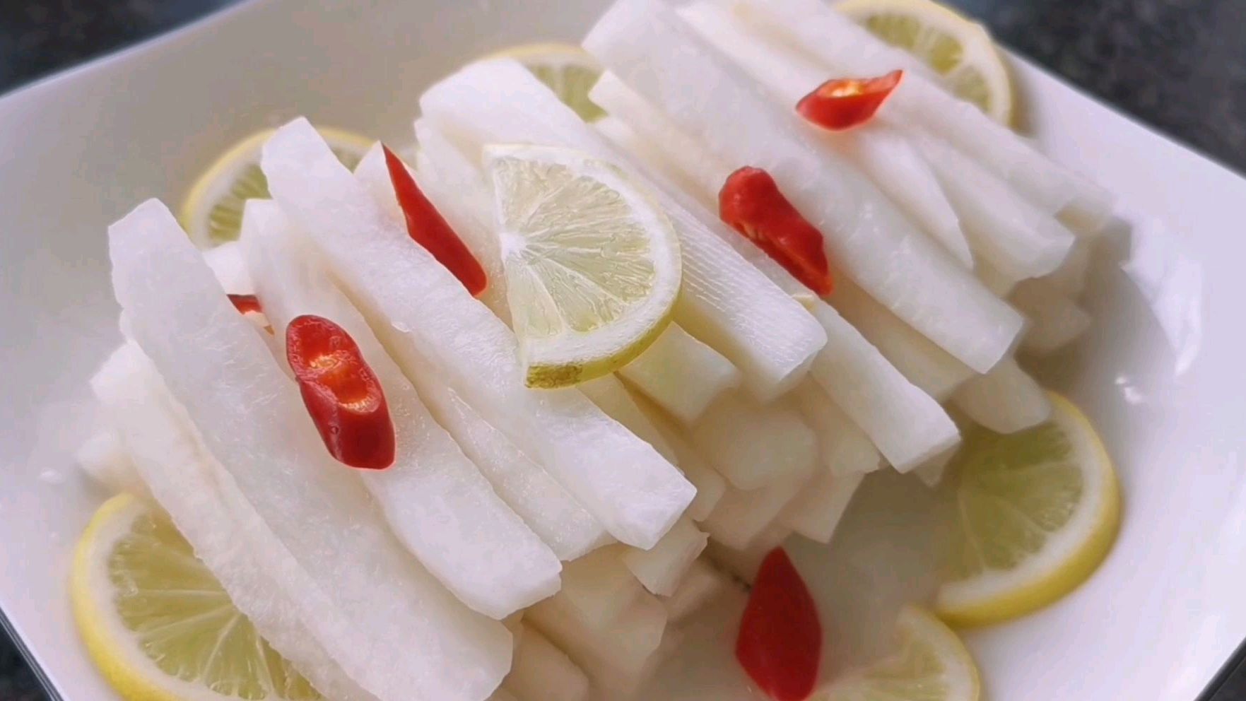 夏天天气热没胃口吃饭,萝卜学会这种做法,酸甜爽脆吃粥特的开胃