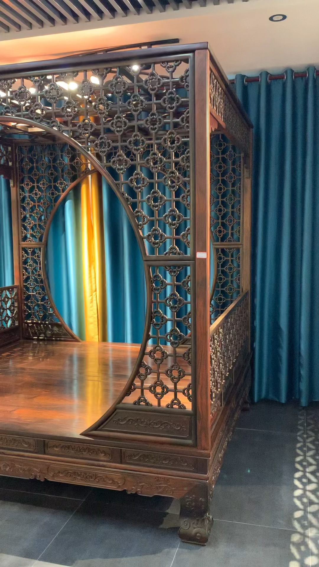 大红酸枝双月洞梅花架子床,值得传承百年的老家具