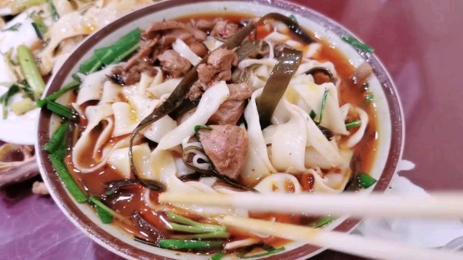 漯河神一样存在的烩面馆,像大盘鸡拌面,你吃过吗?