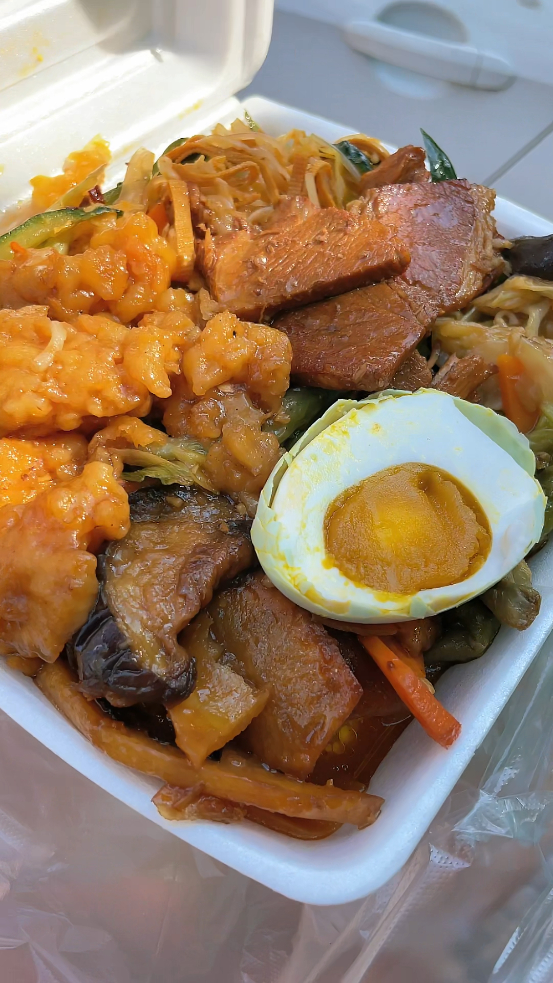 东北街边溜达盒饭