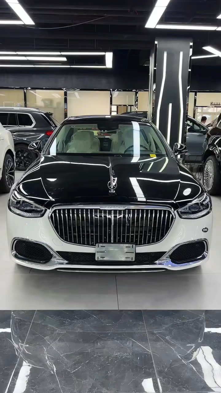 2022款平行进口版奔驰s580黑白双拼色