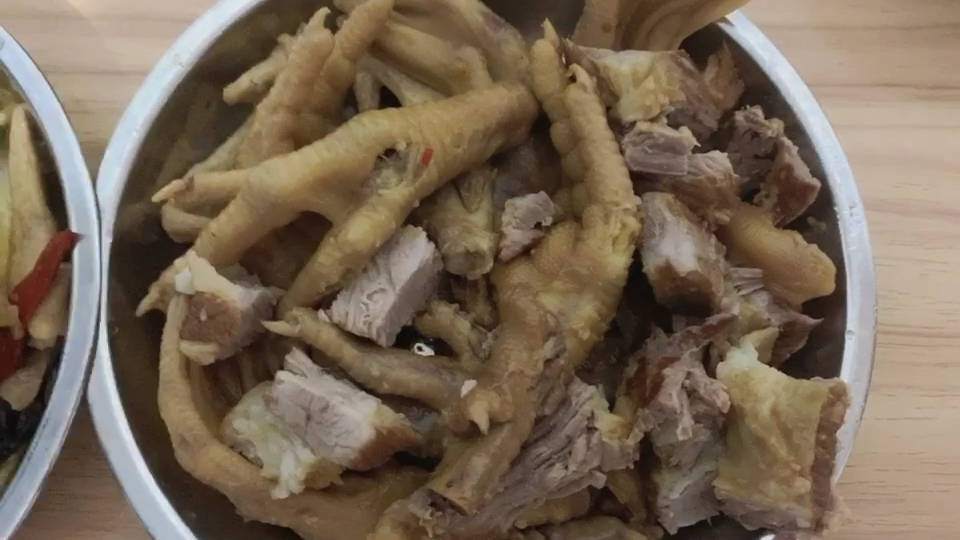 今天在家卤鸡爪 鸭爪 鸡尖 豆腐干来吃!