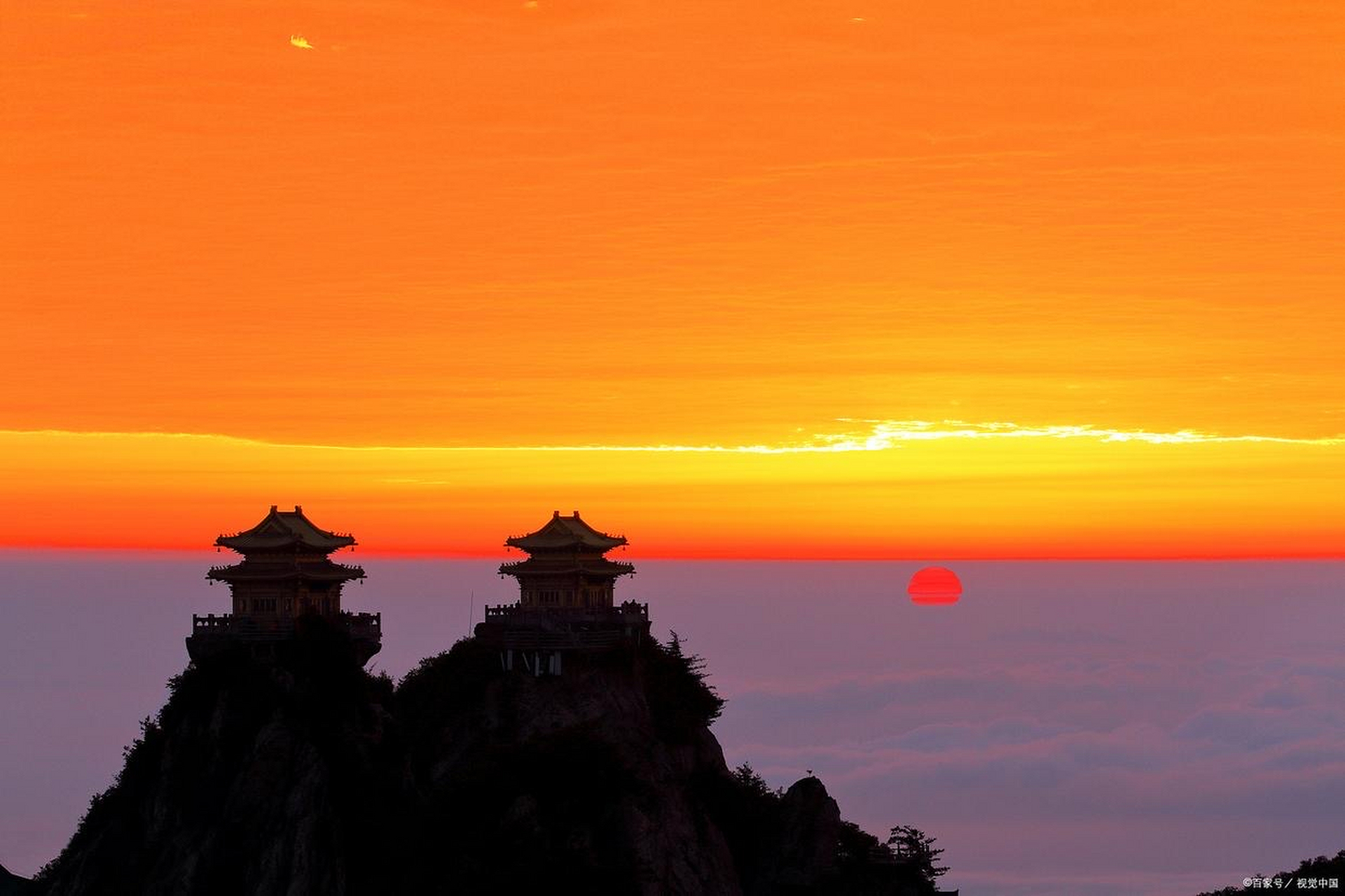 登泰山,看日出,心情不由然激情澎湃起来.