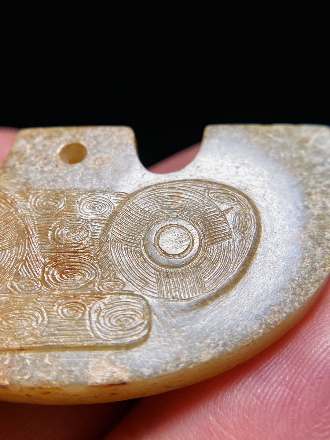 明以前 和田玉籽料 受沁 神人兽面纹 三叉形器 玉佩挂件