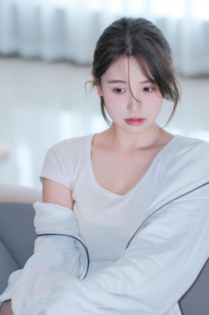 一栗小莎子:肉肉的女生有多可爱?毫无抵抗力!