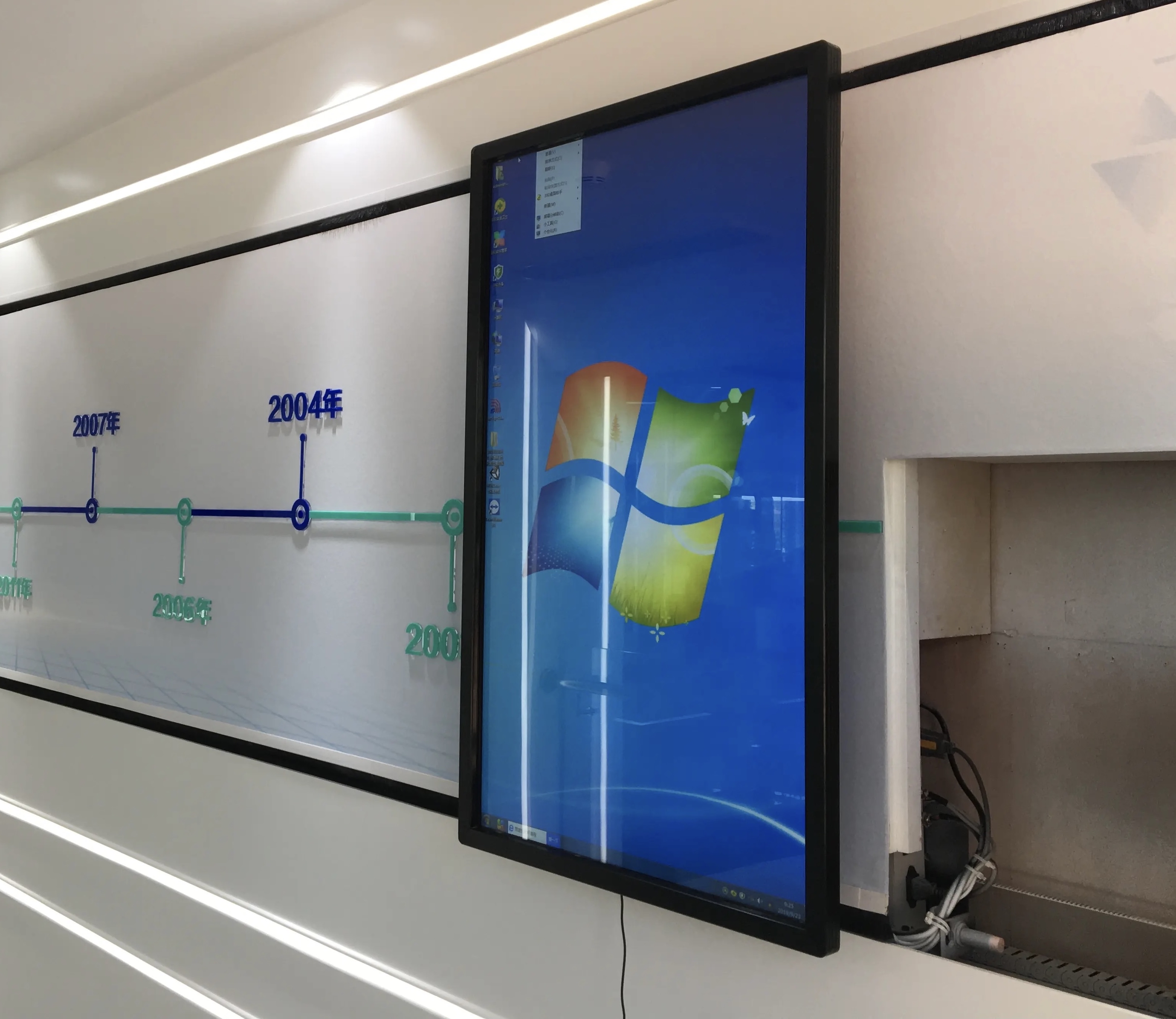 motec智能交流伺服电机驱动器在互动滑轨屏上的应用